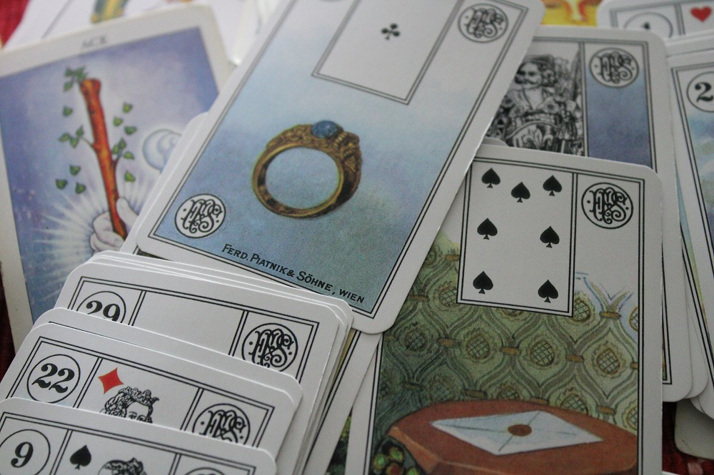 Lenormand-Karten: Foto: © White garden / AdobeStock / #288327228